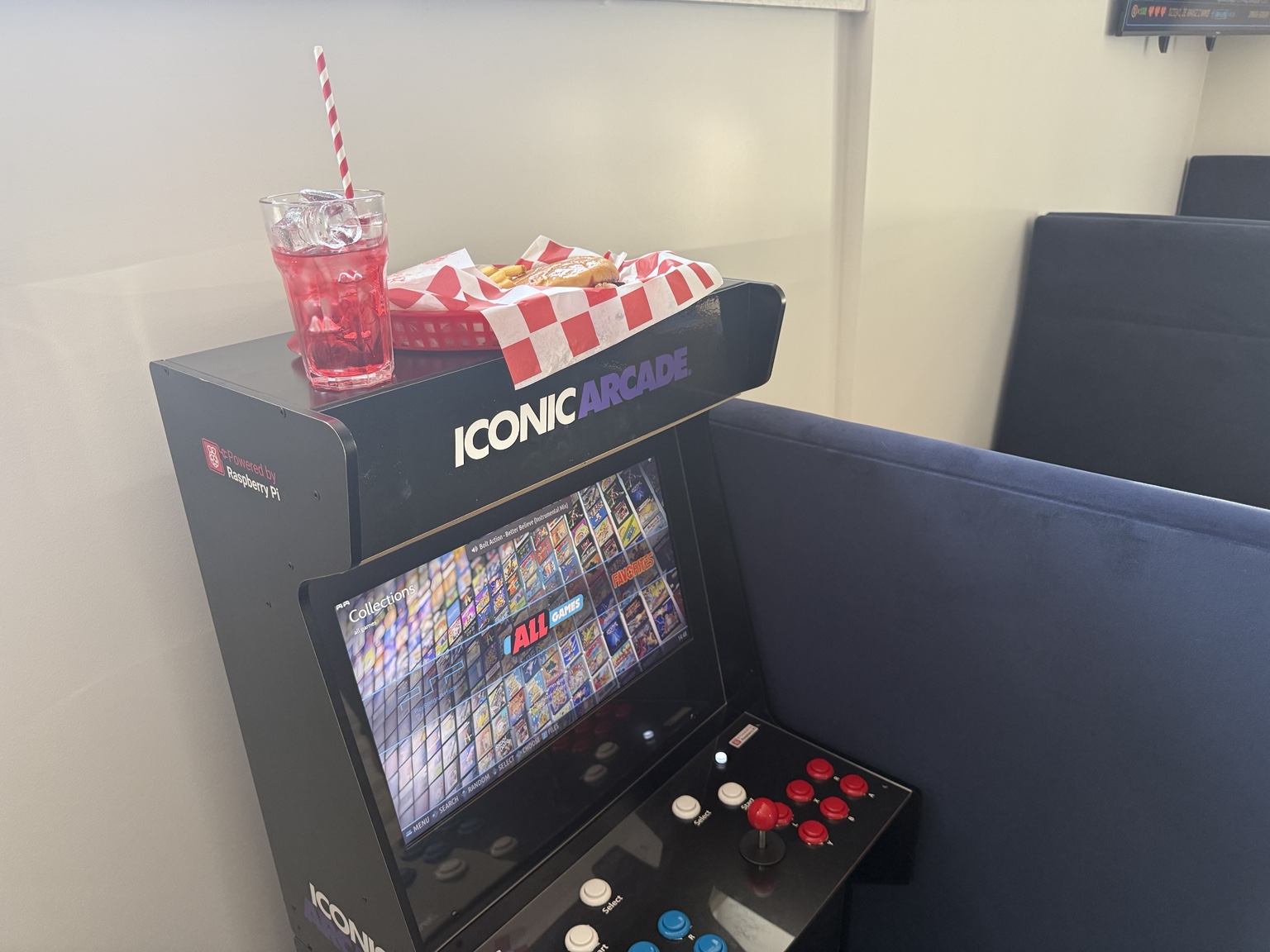 Automat arcade w restauracji