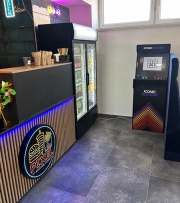 Lada i automat arcade w PIXEL Food